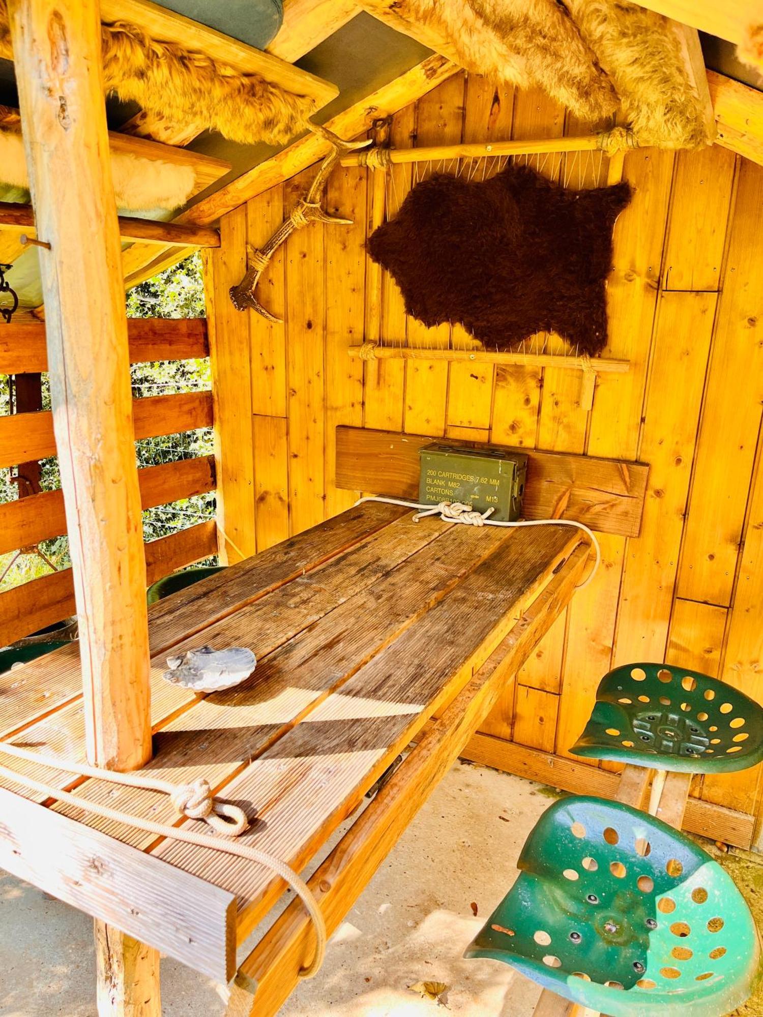 La Cabane Perchee Du Trappeur Écrainville Exterior foto