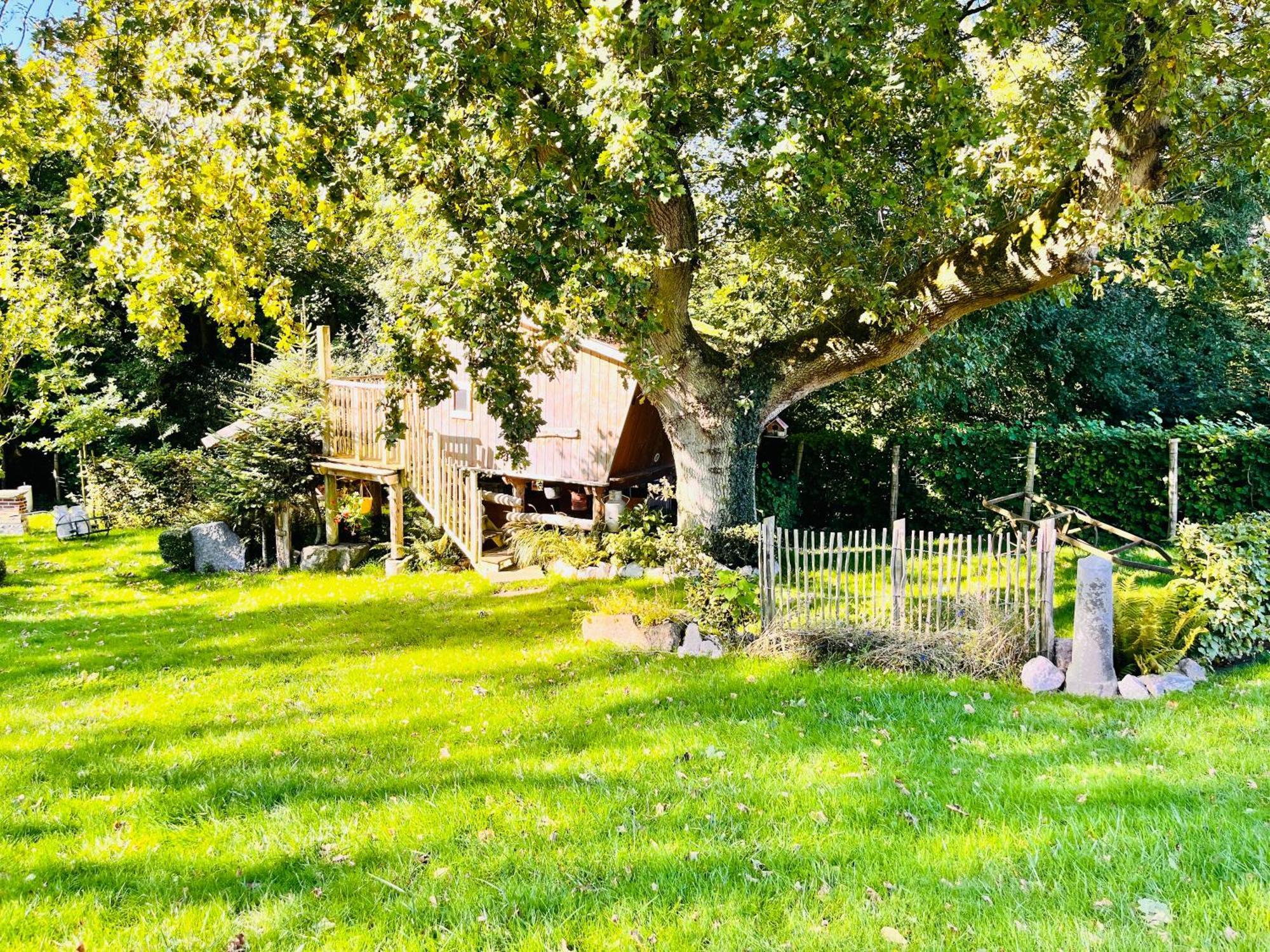 La Cabane Perchee Du Trappeur Écrainville Exterior foto