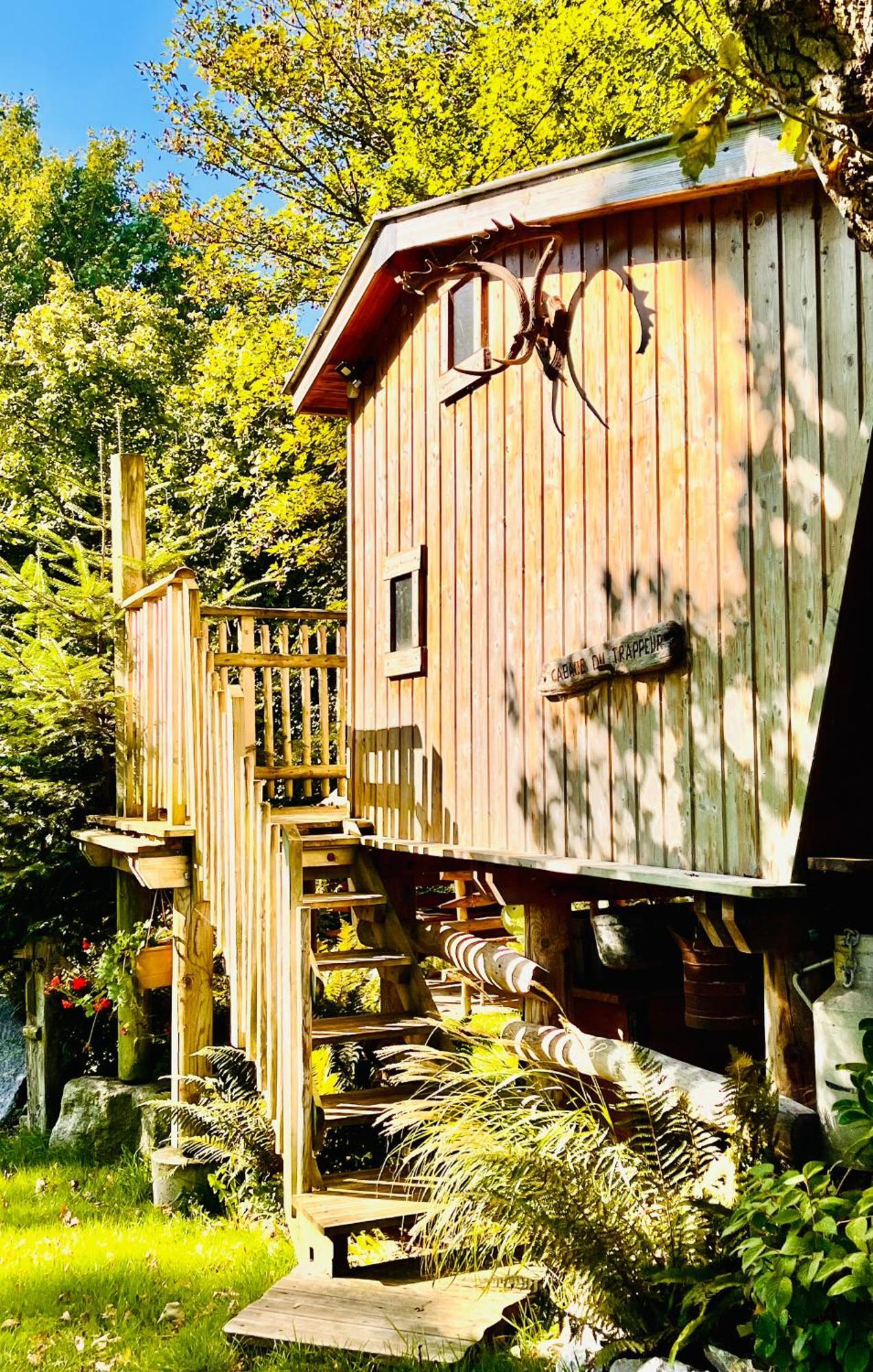 La Cabane Perchee Du Trappeur Écrainville Exterior foto