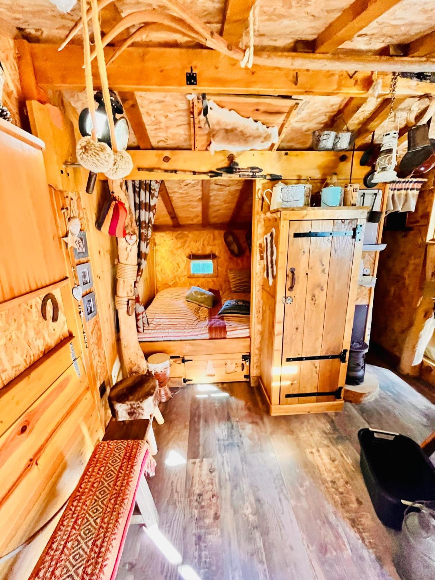 La Cabane Perchee Du Trappeur Écrainville Exterior foto