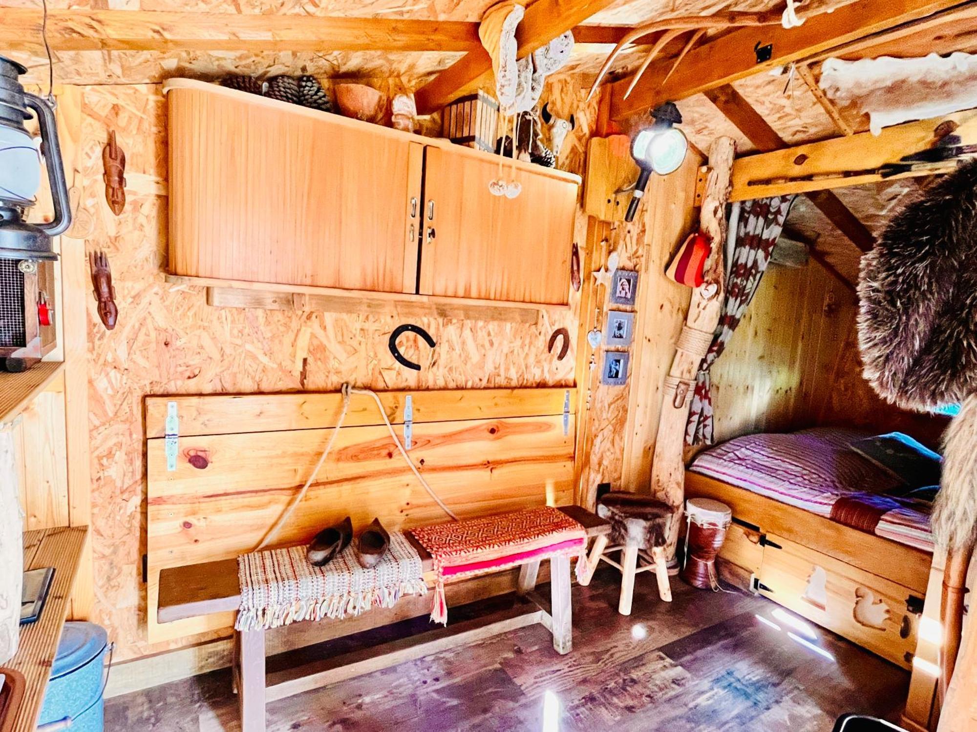La Cabane Perchee Du Trappeur Écrainville Exterior foto