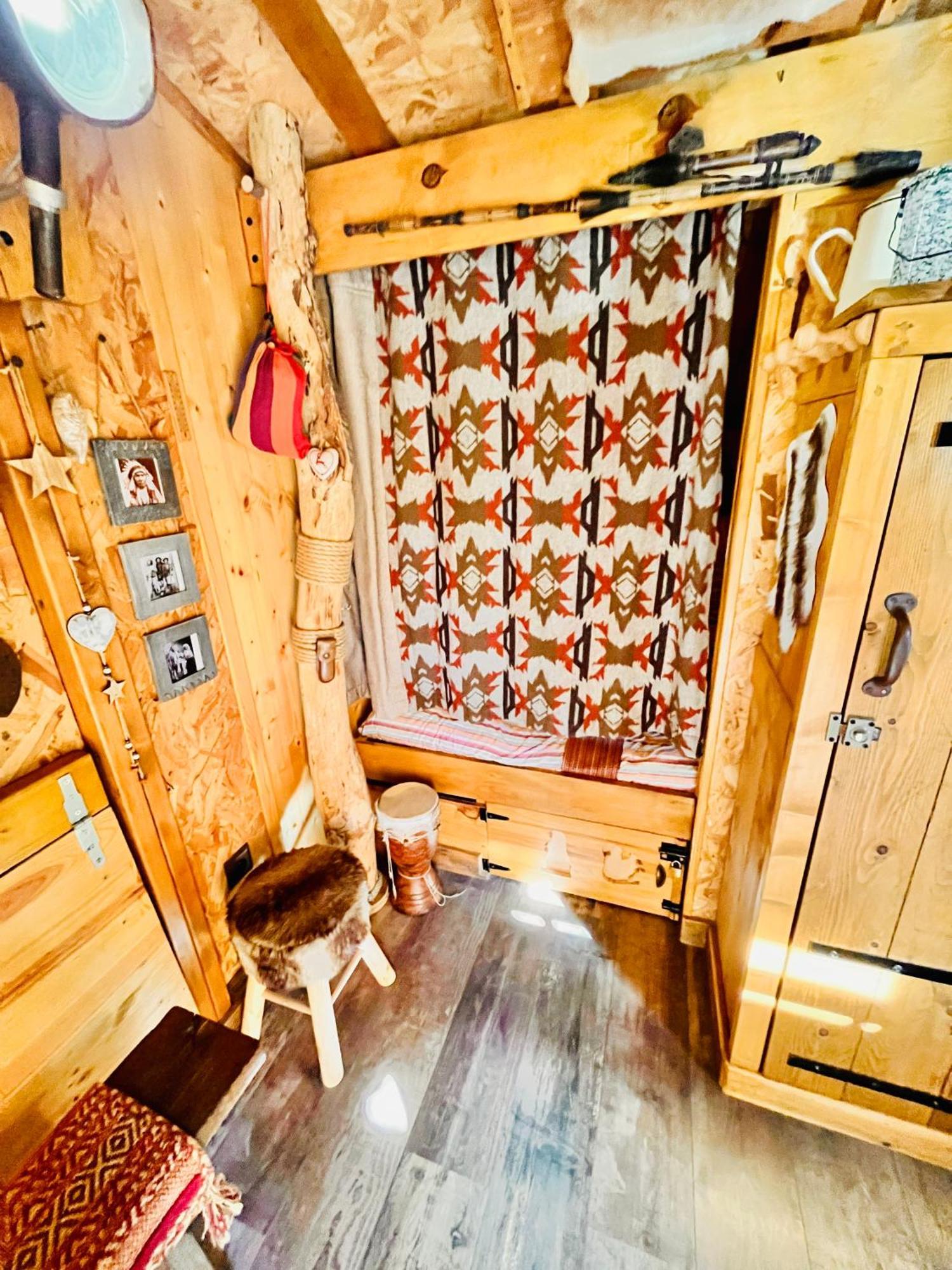 La Cabane Perchee Du Trappeur Écrainville Exterior foto